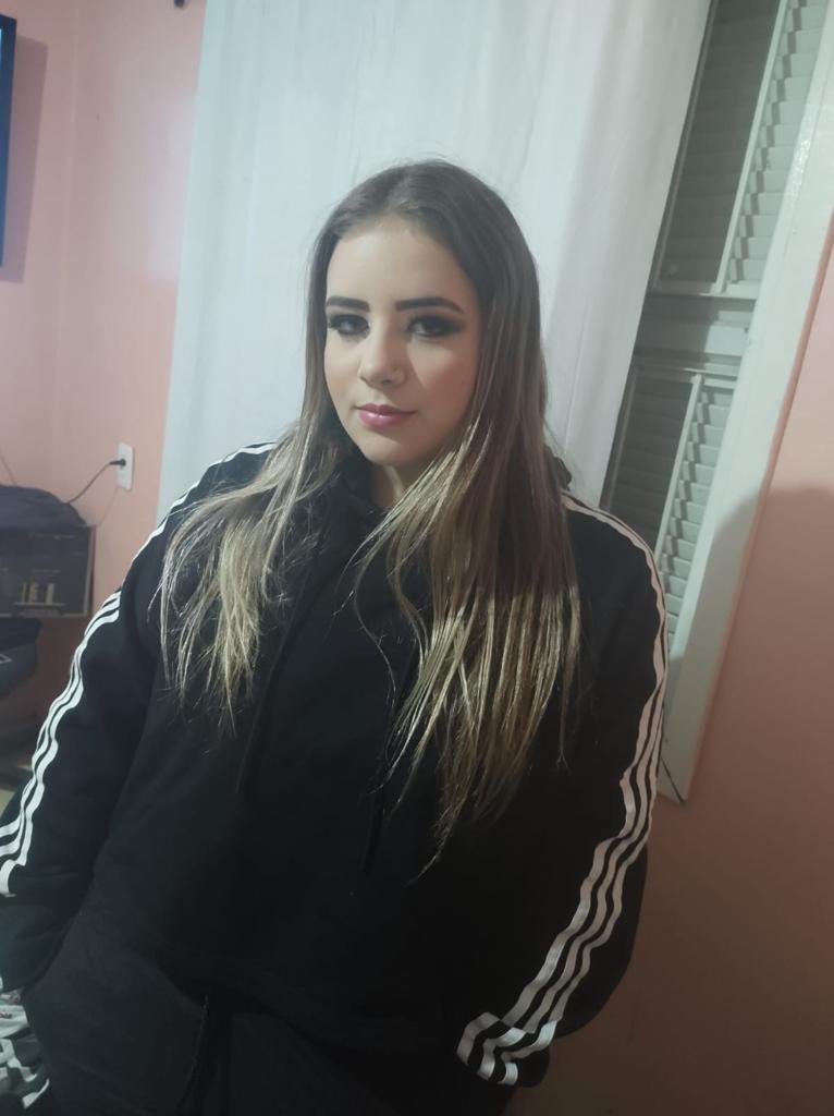 Anita Vitória, 16 anos, era linda e saudável. Após a 2a dose da vacina de covid (20/10) entrou em distúrbios fisiológicos e fadiga crônica. Morreu dia 20/1 de “causa indeterminada”. REGISTRO NA ANVISA: 02-131-986-440. Alguém vai investigar? Ou a vida humana NÃO VALE MAIS NADA?