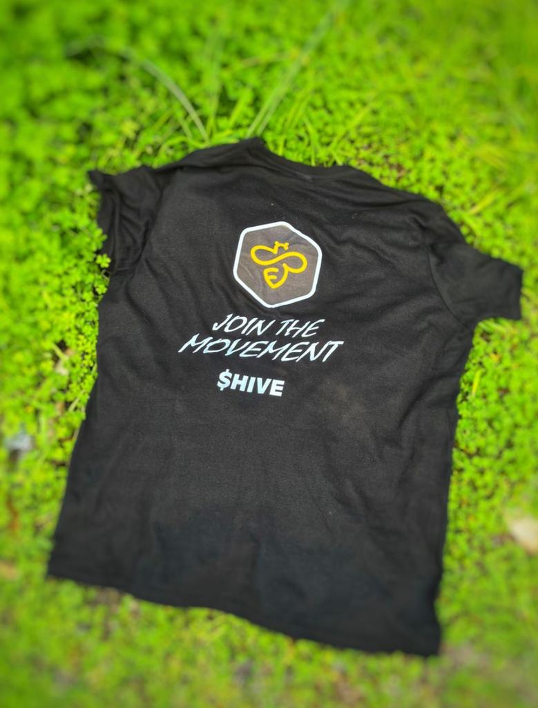MMmichaelides's tweet photo. After many ideas and several attempts the last days, I finally can present to you this bad boy of tshirt to promote and help the community in making people aware of $hive . I hope @hiveinvestments you like it..👀 https://t.co/H9UcNsaO7q