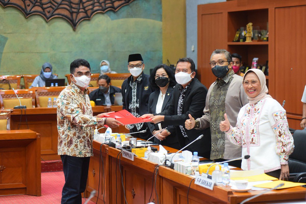 SyaifulHooda's tweet photo. Progres Rancangan Undang-Undang Sistem Keolahragaan Nasional (RUU SKN)

Komisi X DPR RI dan Pemerintah menerima laporan Ketua Panitia Kerja (Panja) tentang draft RUU SKN hari ini, 14 Februari 2022. 

@KEMENPORA_RI @PSSI https://t.co/IvxyT6XwW9