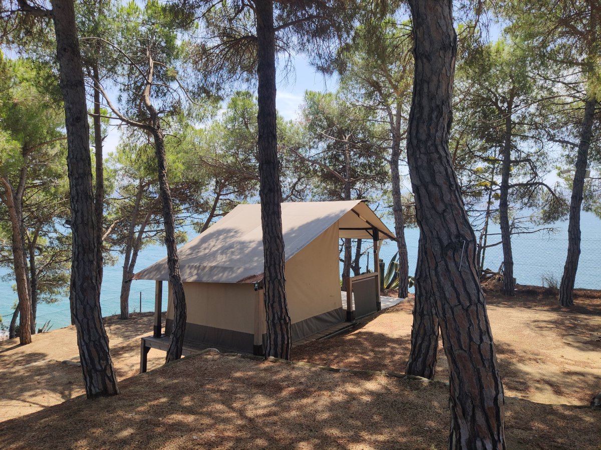 Les tendes per 2 persones del #campingkanguro estan situades a una zona tranquil·la amb precioses vistes de la platja de #santpoldemar i del #parcdelmontnegre. Apunta'l per la teva propera escapada de cap de setmana!
ℹ campingkanguro.com

#campingsbarcelona #turismemaresme