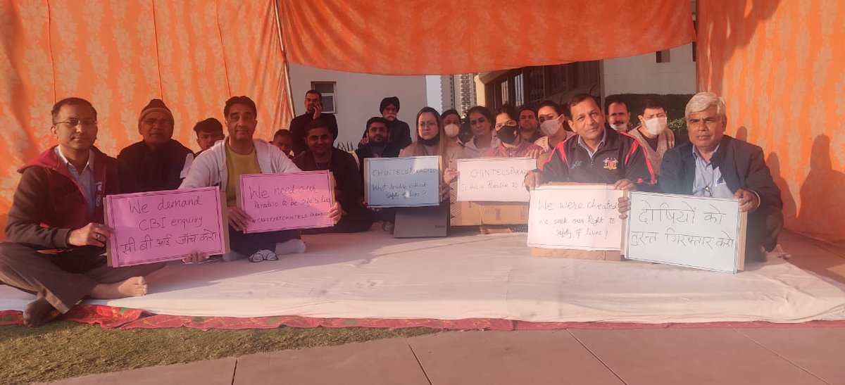 DEEPAKKAHUJA's tweet photo. #Gurgaon भूख हड़ताल पर बैठे सेक्टर 109 स्थित चिंटल पैराडिसो के रेसिडेंट्स। बिल्डर की गिरफ्तारी की उठाई मांग। @gurgaonpolice @DGPHaryana @dtcphry @kMakrandIAS @DC_Gurugram @cmohry @mlkhattar 

#ChintelsParadiso https://t.co/Pi6seEx5Tp