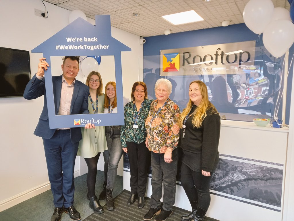 Rooftop_Housing's tweet photo. It makes a difference to be able to have our reception back open and our team of happy reception staff are pleased to be able to welcome our customers back into the office today.

#WeWorkTogether https://t.co/eyarUn1kg1