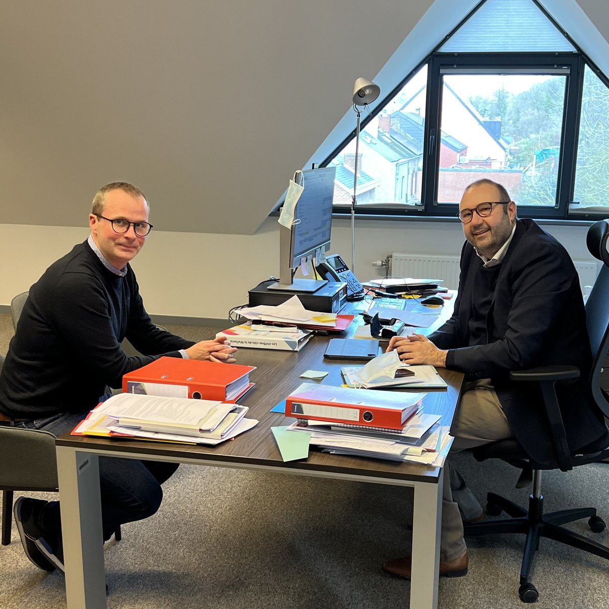 maximedaye's tweet photo. 🤝 Mon « date » de la Saint-Valentin : le Ministre wallon des pouvoirs locaux Christophe Collignon. On partage un amour commun : les villes et communes 💕@ChristopheHuy 
#wallonie #villes #communes #uvcw #walgov #bourgmestre https://t.co/BVy6X6I5J8