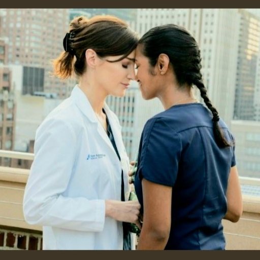 LesbianStoriesx's tweet photo. Happy Valentine’s Day to my #Leyren 💕 https://t.co/vM4L6bf0q7