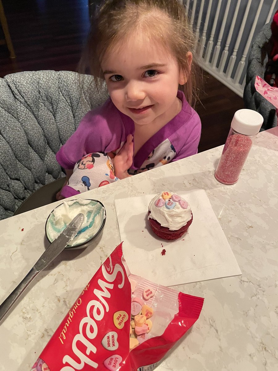 adsangelov's tweet photo. ❤️❤️Valentines Day Breakfast of Champions❤️❤️#cupcakebar https://t.co/couEZZuqMj