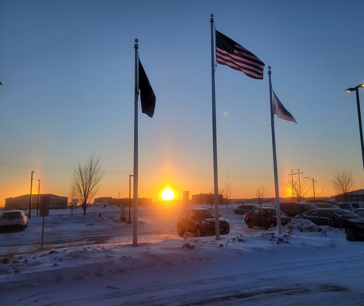 Eventidesharily's tweet photo. Beautiful sunrise today here at #EventideFargo. Happy Monday everyone! https://t.co/vIjlfadqHT