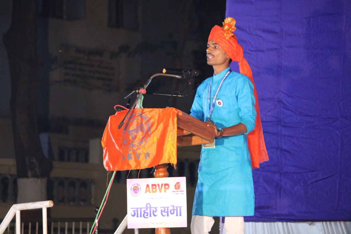 KaranLakde2's tweet photo. अ.भा.वि.प ५६ @mahaabvp प्रदेश अधिवेशनात जाहीर सभेला संबोधित करताना.
#mahaabvp
#56thMahaABVPConf https://t.co/RM9V9bmiqB