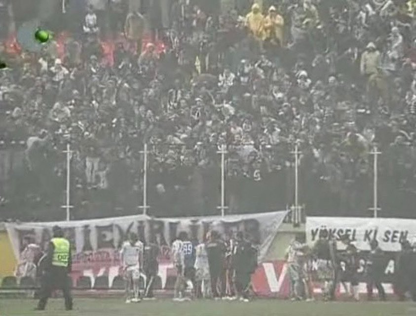 forzaaltay_'s tweet photo. 2009 yılının yağmurlu bir 14 şubat günü Manisa deplasmanında, lidere karşı 55 dakika 10 kişi oynadığımız maçın son dakikalarında gelen gol ile tellerdeyiz. (0-1) https://t.co/sSI7vTYKQO