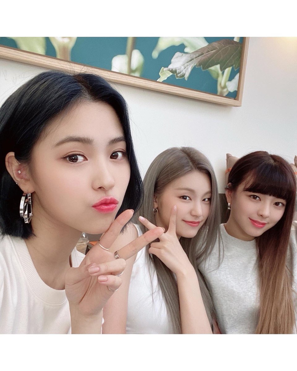 YejiBrasil's tweet photo. [📷] 14.02.22 - Atualização da Yeji no Instagram do ITZY

“Antigo livro de fotos da Yeddeong 🖤 (5)”

@ITZYofficial #있지 #예지 #ITZY #YEJI https://t.co/LvdIrqGajJ