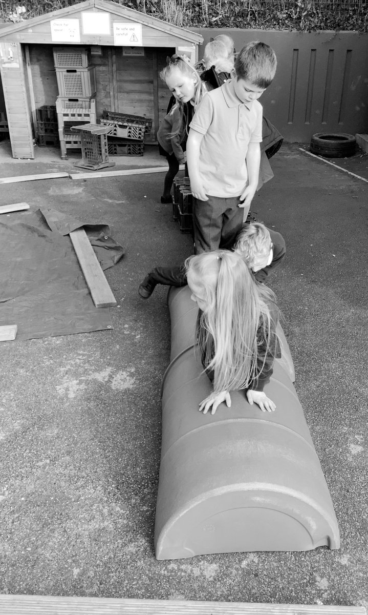 IPMATAshGrove's tweet image. Travelling in different ways! 
After making their own obstacle course, the children in EYFS explore different ways to move around it. 
#OutdoorLearning
#EYFSPhysicalDevelopment
#GrossMotor
