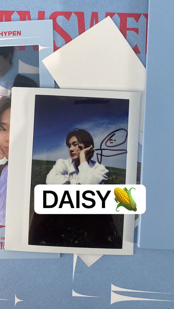 frightenedjay_'s tweet photo. I’m crying after I saw my own pull. I pull signed pola wonie the bunga one😭😭😭😭😭 alhamdulillah 
JUNGWON BALIK RUMAHHHH https://t.co/7mqPVeRpok