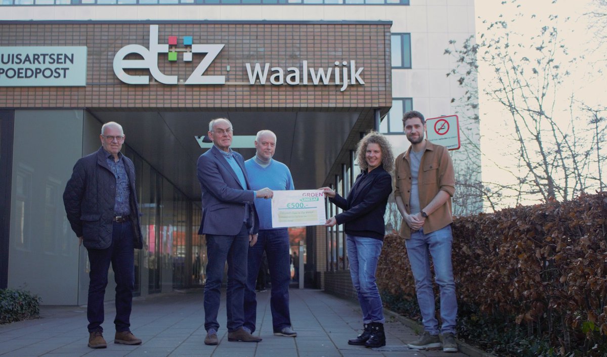 GroenLinksaf overhandigt cheque aan Stichting Zorgen om Zorg Waalwijk waalwijk.nieuws.nl/gv2022/2022021…
