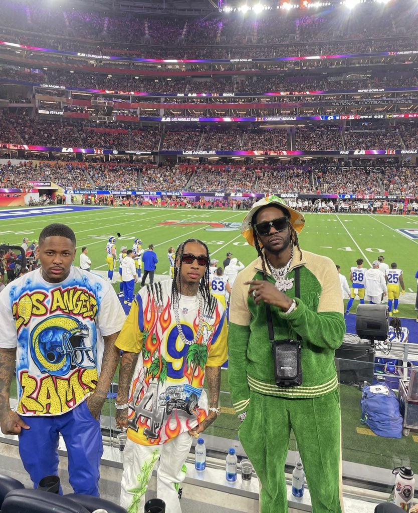 DjMaphorisa's tweet image. Are we still on lockdown??? 🙄 South Africa can be useless 💔😭 Open the county mannn mxm