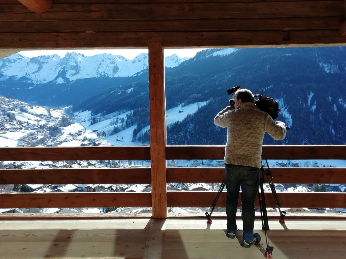🔴 Cette semaine, retour de la série #EnFamilleS ! Après l'île d'Oléron, direction <a href="/mongrandbo/">Le Grand-Bornand</a> 🏔️

Découverte de 4 familles ancrées dans ce petit village de montagne. 

Lundi-jeudi dans le #JT13h <a href="/TF1Info/">TF1Info</a>.