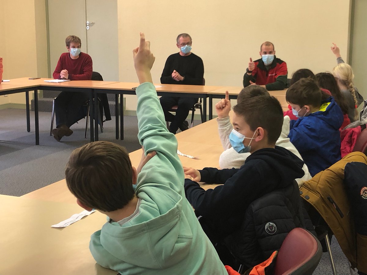 CoforAURA's tweet photo. Vendredi, les élèves de l’école de Laveissière se sont rendus à la mairie pour comprendre le rôle de l’élu dans la gestion forestière communale. Daniel Meissonnier, le maire & Alexandre Albisson, conseiller municipal et trésorier #Cofor15, ont répondu aux questions des enfants. https://t.co/tqFzQE08hm