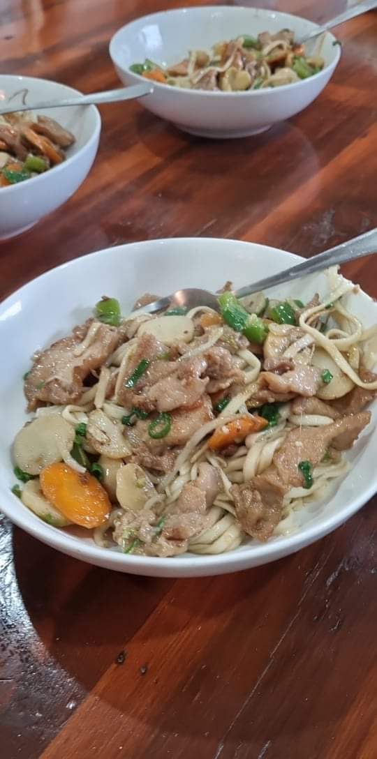 Whoops. Made dinner for my parents and got distracted. Should be streaming shortly!