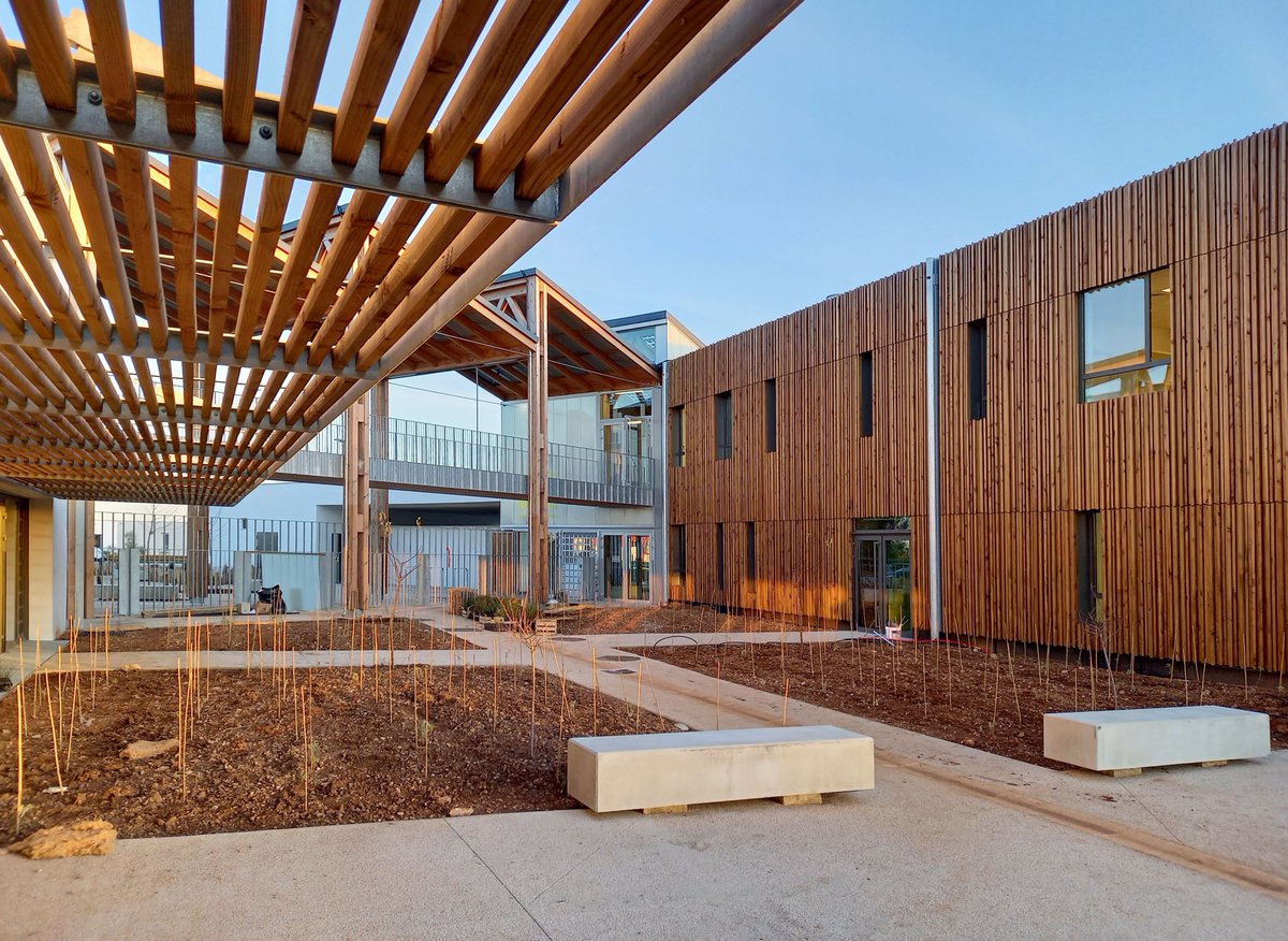 maisonarchi_OM's tweet photo. #ARCHICITY : 19/02 à 10h30 - Groupe scolaire et tiers lieu à #Juvignac - Un projet en structure #bois certifié #BDO Or - Visite avec les architectes ©Kombo Architectes 
Inscription : https://t.co/IbwU8C4HgF https://t.co/9Mde6jM7HF