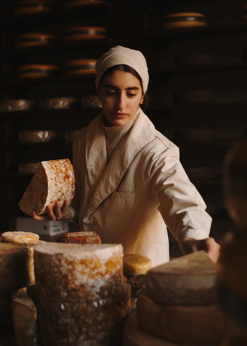 CLARA DÍEZ✨
Es referente en la divulgación del queso artesano 🧀gracias a <a href="/formaje/">Formaje</a> y la selección de quesos excepcionales 👏🏼 

"El queso es un producto vivo en constante evolución y cambio. Hablamos de un producto de esperanza"📍

#sienteoríGenes🔥 #artesania #sostenibilidad