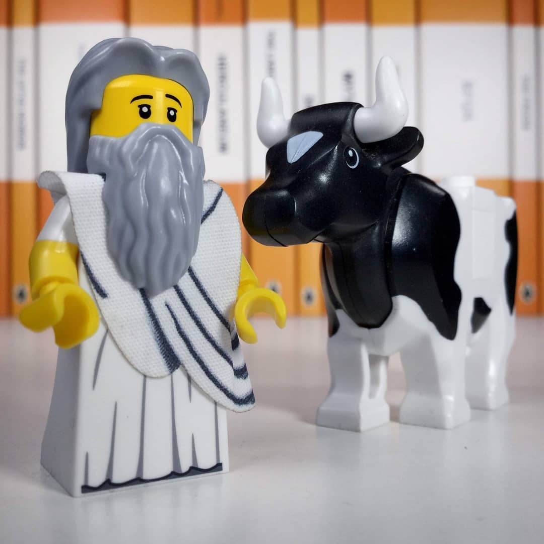 BrickClassicist's tweet photo. It's that time of year when Eros’ arrows are flying &amp; so Zeus finds himself strangely drawn to someone new…
 
“Hey Baby, what’s a fine creature like you doing in a field like this?!”
 
Happy #ValentinesDay2022!
 
See the story of Zeus’s love for Io here: https://t.co/bw5gJUpkl8 https://t.co/5H5w1c3aBK