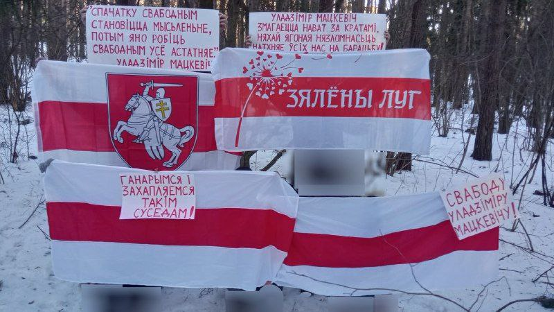 Sveta36343550's tweet photo. Those who say that the Belarusian protest has lost and no one is fighting anymore are acting dishonestly and disrespectfully towards people who are fighting every day. ❤️✊✌️ #LongLiveBelarus #StandWithBelarus #FreeAllPoliticalPrisoners #FreeBelarus #Belarus2022 #Belaruspartisan https://t.co/25aFtkirjx