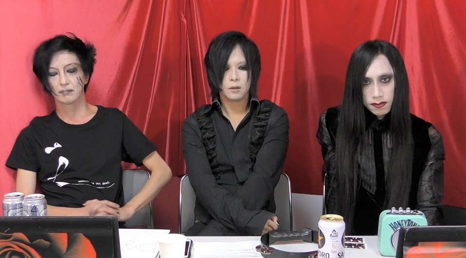 foolsmate_web's tweet photo. FOOL'S MATE channelアーカイヴとして、emmureeのコメント動画がYouTubeで公開されました!! 視聴はコチラ↓
https://t.co/DF64RMRszE
チャンネル登録をお願いします。
#emmuree #v系 #フールズメイト https://t.co/kifZpt4PQ6