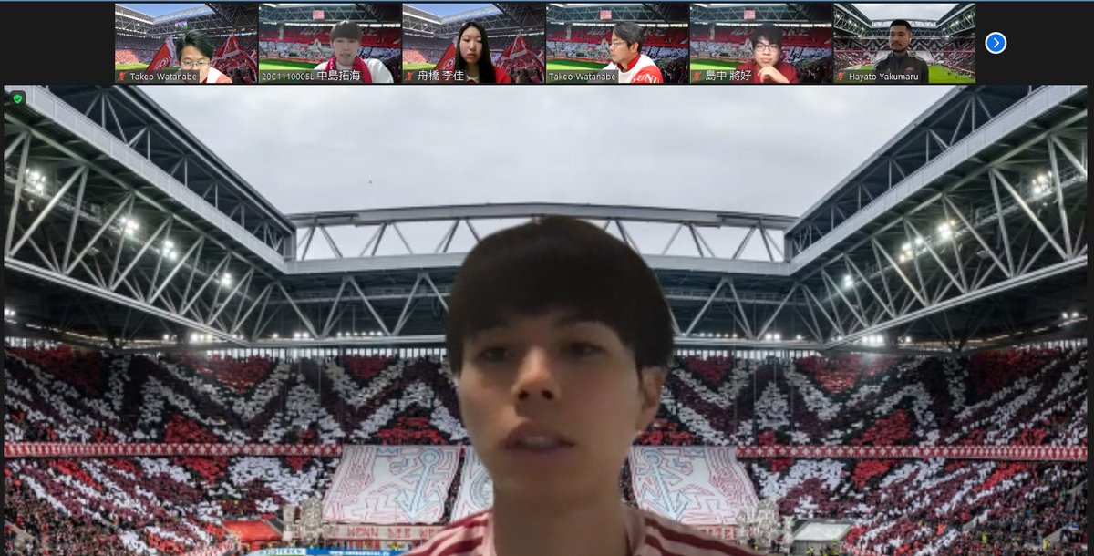 chuo_watanabe's tweet photo. ＃田中碧選手
＃フォルトナ・デュッセルドルフ
＃中央大学
フォルトナと提携・実施している中央大学商学部のグローバルスポーツビジネスキャリア（明治安田生命協賛講座） 。本日はサプライズで田中碧選手がライブで講座に参加！！シャルケ戦のユニフォームにサインしてプレゼントしてくれることに！！ https://t.co/ALBfhbOCX9
