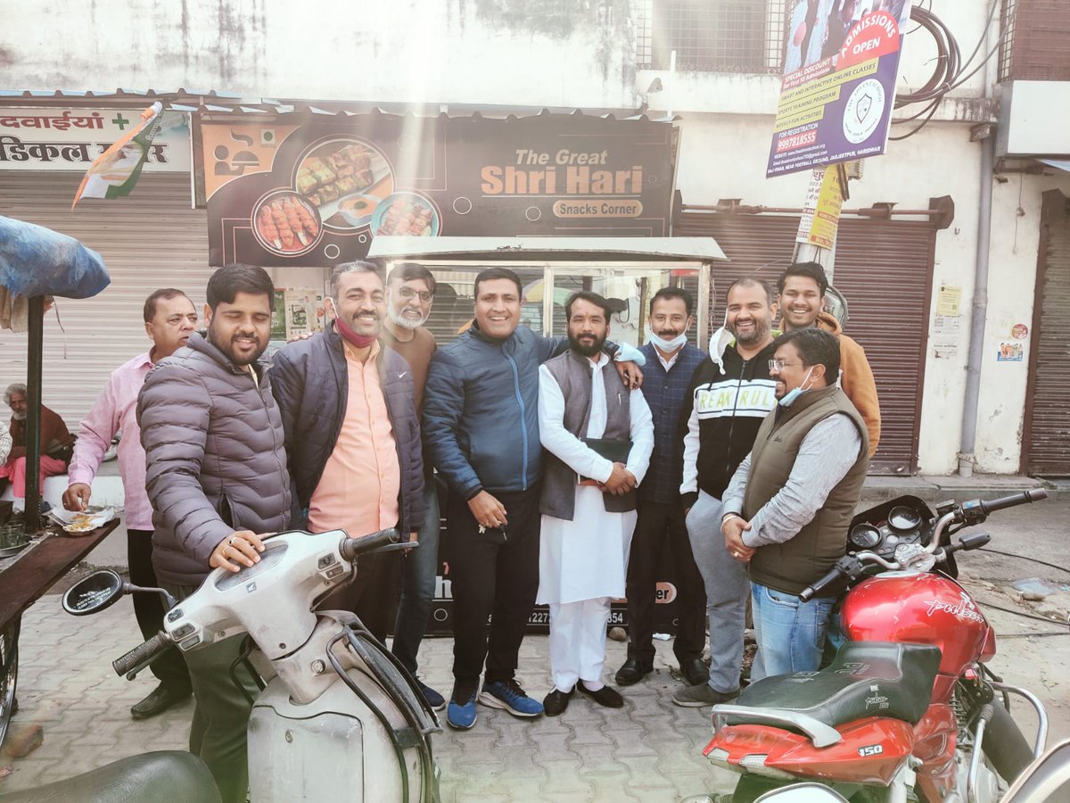 saurabhssml4u's tweet image. हमनें तो कर दिया आइए आप भी राष्ट्रहित में मतदान करें।

कृपया अपना मत देने के बाद आसपास के पड़ोसियों के घर जाकर उनसे भी मतदान करने हेतु निवेदन करें।