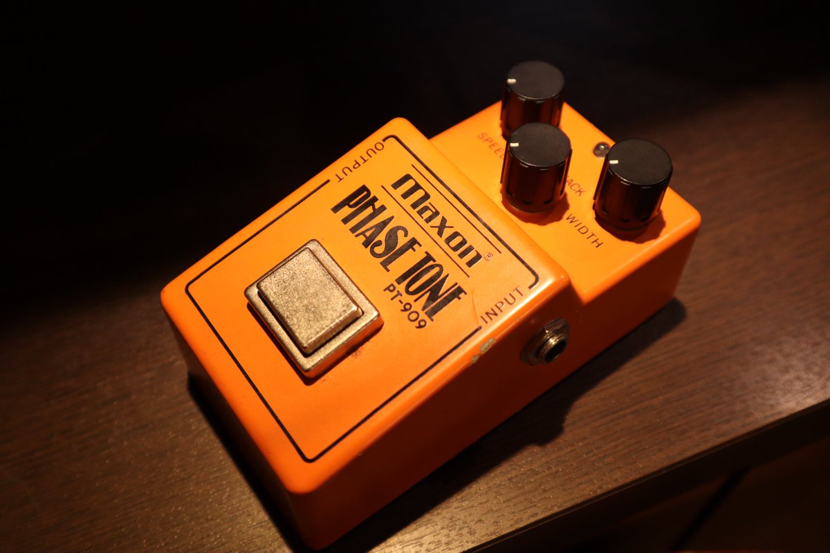 get_stomp's tweet photo. ＝＝[Vintage ちょいreview]＝＝

MAXON「PT-909 /USED」

80年代を中心に見られたキャラメルスイッチ仕様のフェイザー。🧐
かなり状態は良く、暖かく繊細にエフェクトが掛かる姿には当時のMAXONらしさを感じる優良個体です。👏

https://t.co/mojyIZ5rdv

＃MAXON　＃PhaseTone https://t.co/AKfa9xEUQn