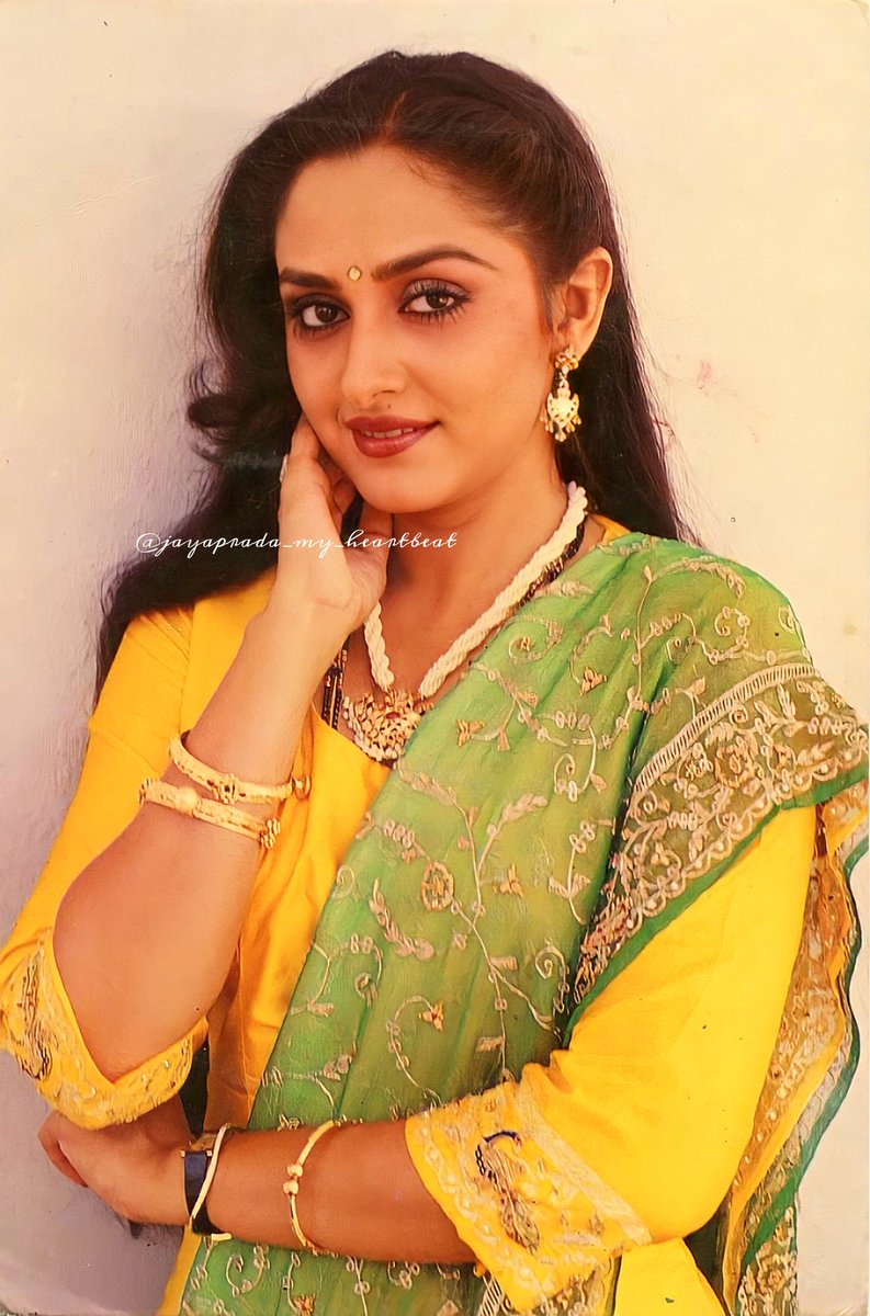 jayapradaholic's tweet photo. You are one of the BEST❣things that has ever happened to me...Love you always and forever 💚💛
#HappyValentinesDay ❤
.
@realjayaprada 🕊
#happiness #beautiful
.
#jayaprada #jayapradagaru #jayapradians #jayapradaholic #tollywood #Bollywood #Sandalwood #mollywood #actress #Actor https://t.co/KrQi7bmSDD