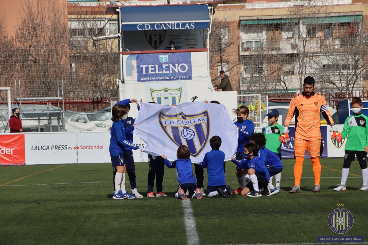 CDCanillas's tweet photo. 😍 La de ayer fue una mañana muy especial en Canillas

💙 ¡¡Nuestros peques acompañaron al primer equipo en su salida al campo!!

#JuntosHagamosHistoria😍💙🤟
#VamosCanillas⚪️🔵 https://t.co/VbZyovmYyf