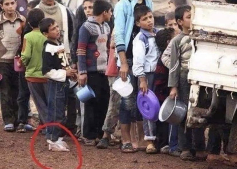 Derdim var, diyorsun!!!
Sanma dert sadece sende var..
Şunu bil ki; sendeki derdi nimet sananlar var.