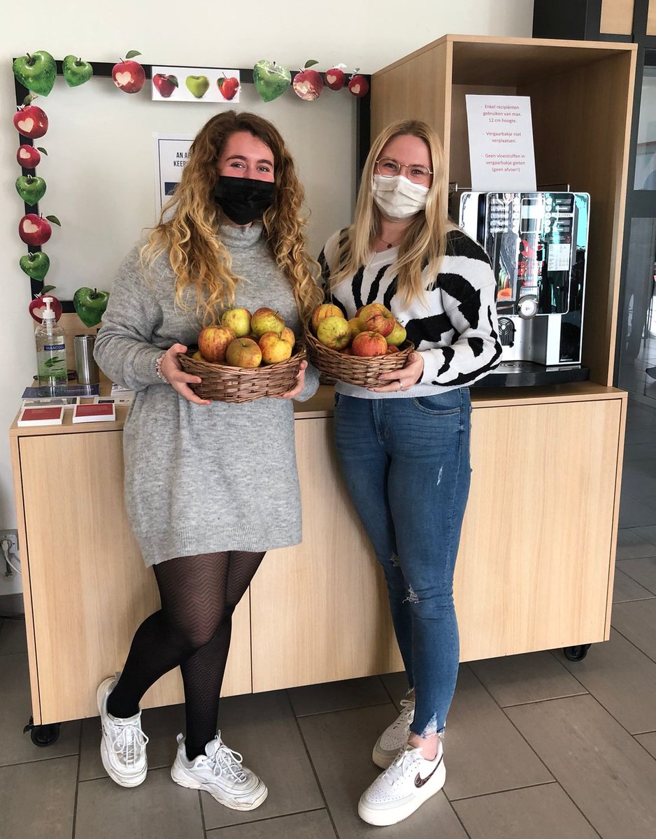 OdiseeParnas's tweet photo. Fruitweek : an apple a day keeps the doctor away! In samenwerking met Stuvo wordt er gedurende de ganse week in de inkomhal een gezond tussendoortje, gratis en voor niks aangeboden op onze campus.
#campusdilbeek #odisee #stuvo @stuvoplus
#fruitweek https://t.co/gXyRx8MZTh