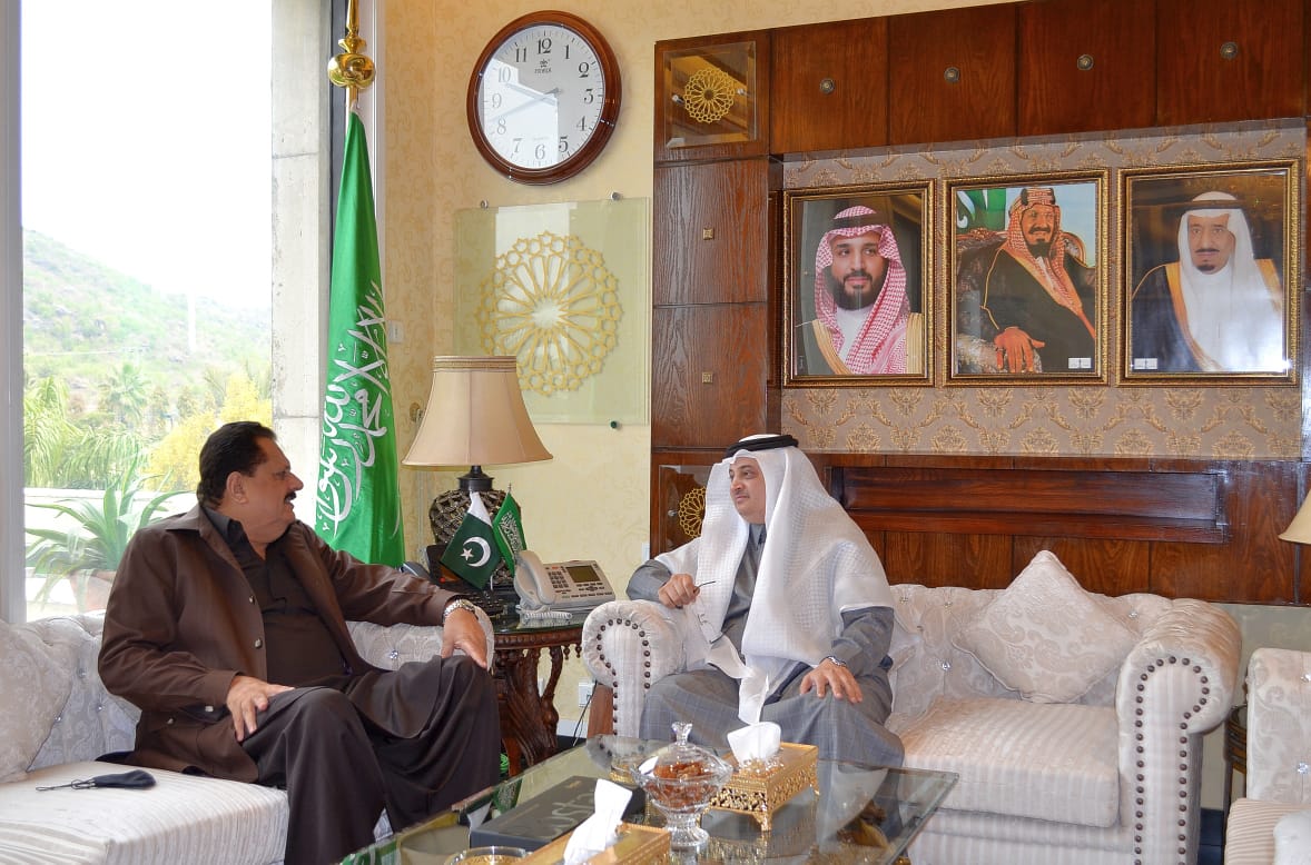 #اسلام_آباد l پاکستان میں خادمِ حرمین شریفین کے سفير جناب نواف بن سعید المالکی <a href="/AmbassadorNawaf/">نواف بن سعيد المالكي</a> نے آج وزیر برائے عمل واقامت کاری جناب چوہدری طارق بشیر چیمہ  <a href="/ChTariqBashirC1/">Tariq Bashir Cheema</a> سے ملاقات کی۔ دورانِ ملاقات خوشگوار گفتگو ہوئی اور مشترکہ دلچسپی کے امور پر تبادلہ خیال کیا گیا۔