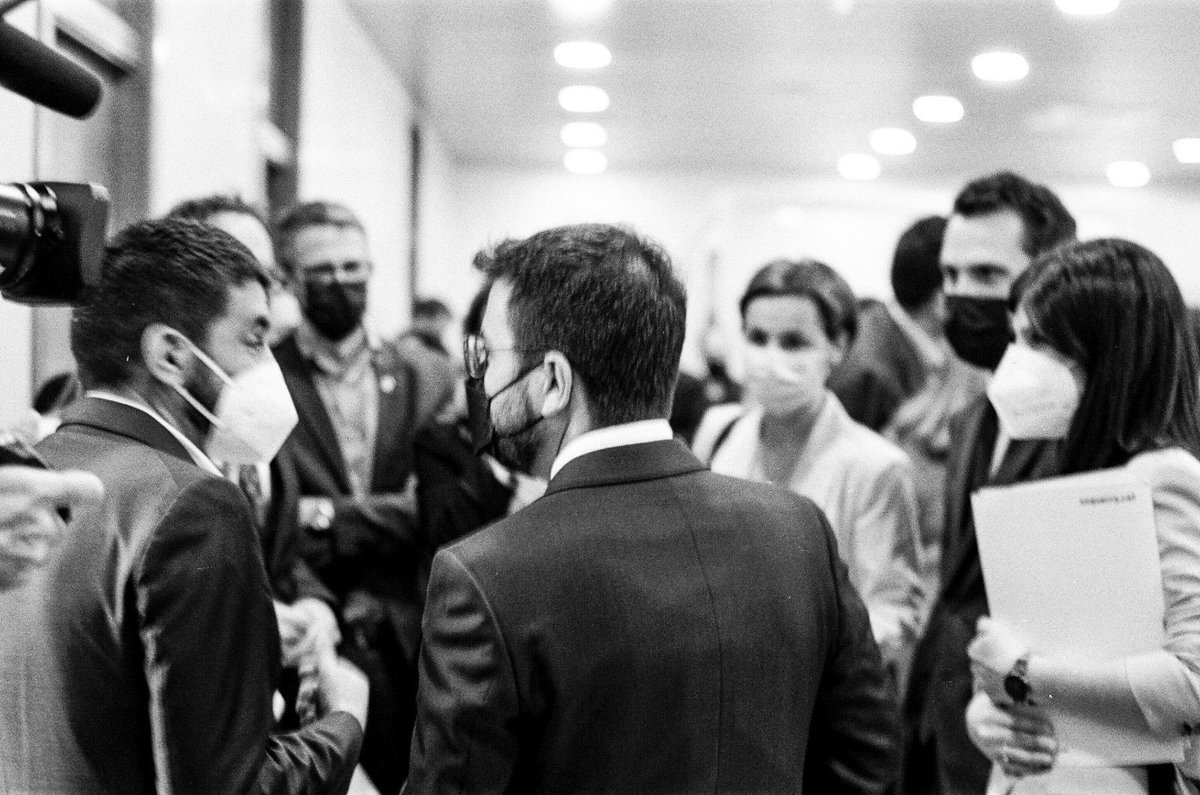 Esquerra_ERC's tweet photo. 📸 Avui fa un any de la victòria republicana a les eleccions al Parlament de Catalunya 💛

Un any ple de reptes, il·lusions i polítiques al costat de la 👫 gent. La Generalitat Republicana continua avançant ✊ https://t.co/rsBwI8OEhm