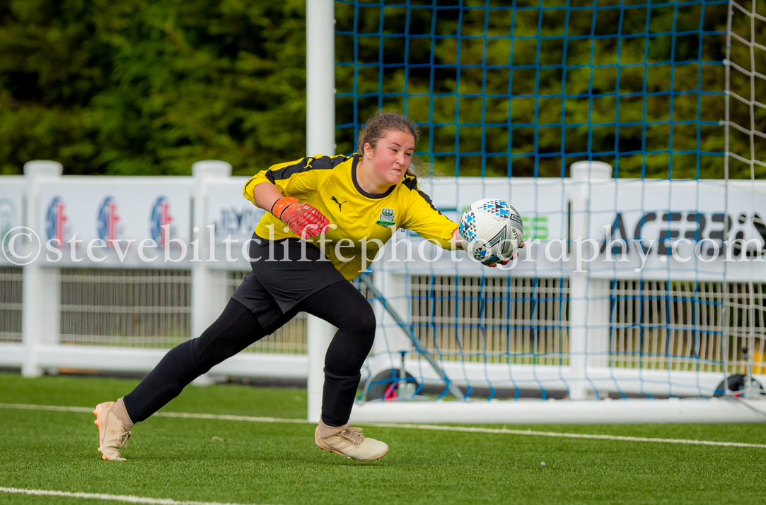 FCFarsleyWomen's tweet photo. Happy Birthday to "El pulpo de Pudsey" Reya Wilks, 🐙 🎉

The young stopper has had an outstanding season so far for @farsleygirls17 while stepping up for senior team duty frequently throughout the season

Have a great day Reya, and keep up the good work ! 💚

#CeltArmy #RW30 https://t.co/RUHK6VqIUE