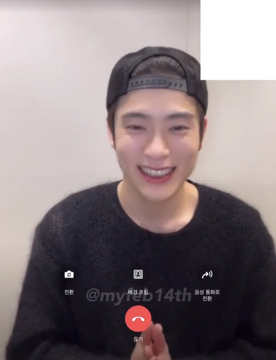 jhyunfolder's tweet photo. #jaehyun at today’s fansign https://t.co/YtsqX5lybK