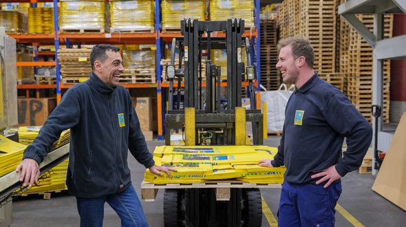BarenbrugNL's tweet photo. Vacature #procesoperator. Vind je heftruck rijden, aan machines sleutelen en productiebeheer interessant? Kan je goed zelfstandig en in teamverband werken? Meer informatie? Klik dan op de link!
#operator #heftruck #productie #vacature 
https://t.co/mMaDHu2r3m https://t.co/gacnjtOz0d