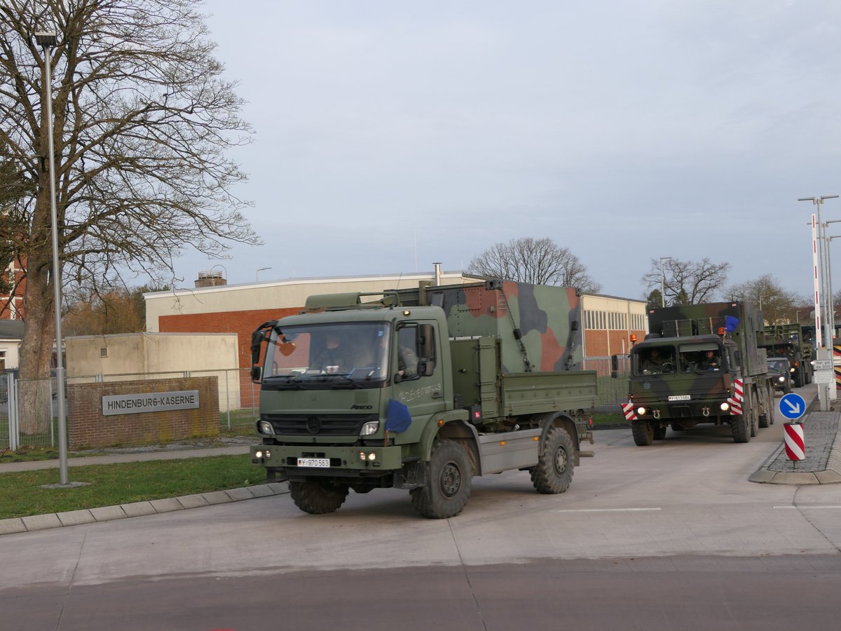 Deutsches_Heer's tweet photo. Das #Heer rollt: Die Marschvorbereitungen für #Litauen sind in vollem Gange. Allein bis zu 250 Soldatinnen und #Soldaten sowie knapp 90 Fahrzeuge schickt die größte Teilstreitkraft der #Bundeswehr zur Verstärkung für die #EFP-Battlegroup. #StrongerTogether @NatTerrBefh https://t.co/YAWfTJnSbp