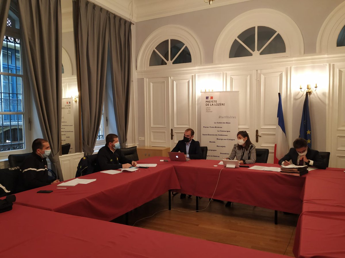 Prefet_48's tweet photo. V.Hatsch @Prefet_48 avec M.Pardell DirARS48 reçoit en audience les représentants des sociétés d'ambulance &amp; de l'association départementale de réponse à l'urgence48
➡️Prix du carburant
➡️Tarifs
➡️Spécificité de la profession en milieu rural
➡️Attractivité de la profession
#ecoute https://t.co/jypurAlt8R