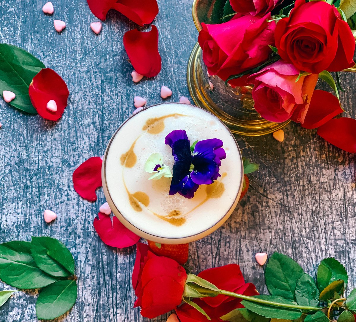 Acorn_Inn's tweet photo. Happy Valentine’s Day from the Acorn team! ♥️

#Valentinesday #valentines #redcarnationhotels #dorset #evershot #drinks #roses #love #eatlocal #acorninn https://t.co/tCRSETbfqf