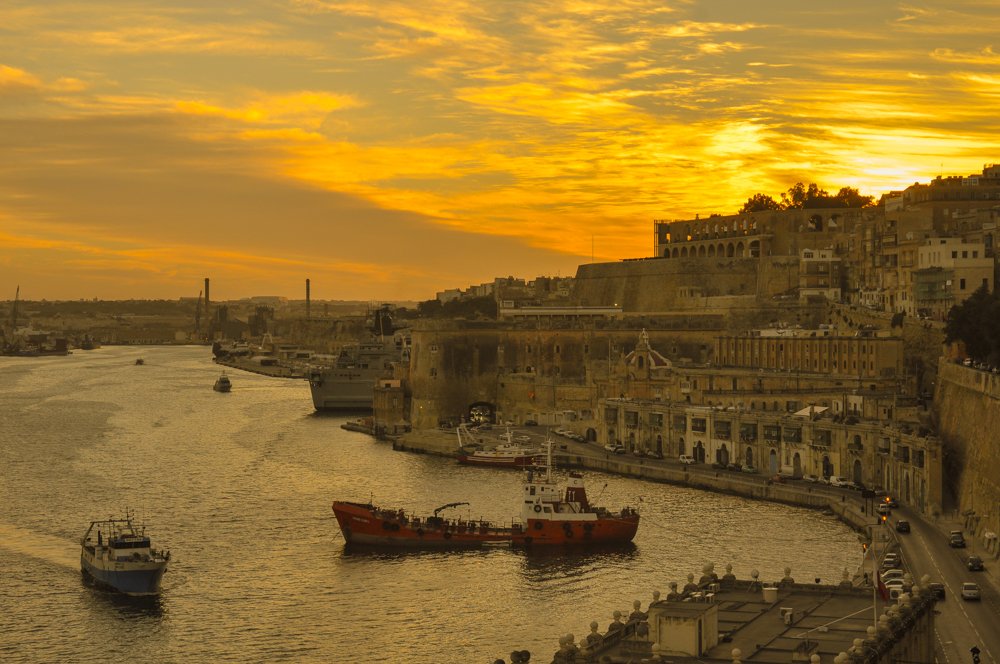 There is so much to do in #Malta's capital #Valletta. Here are 8 memorable experiences to truly get a feel for the city. travelupk.co/Valletta #city #citybreak