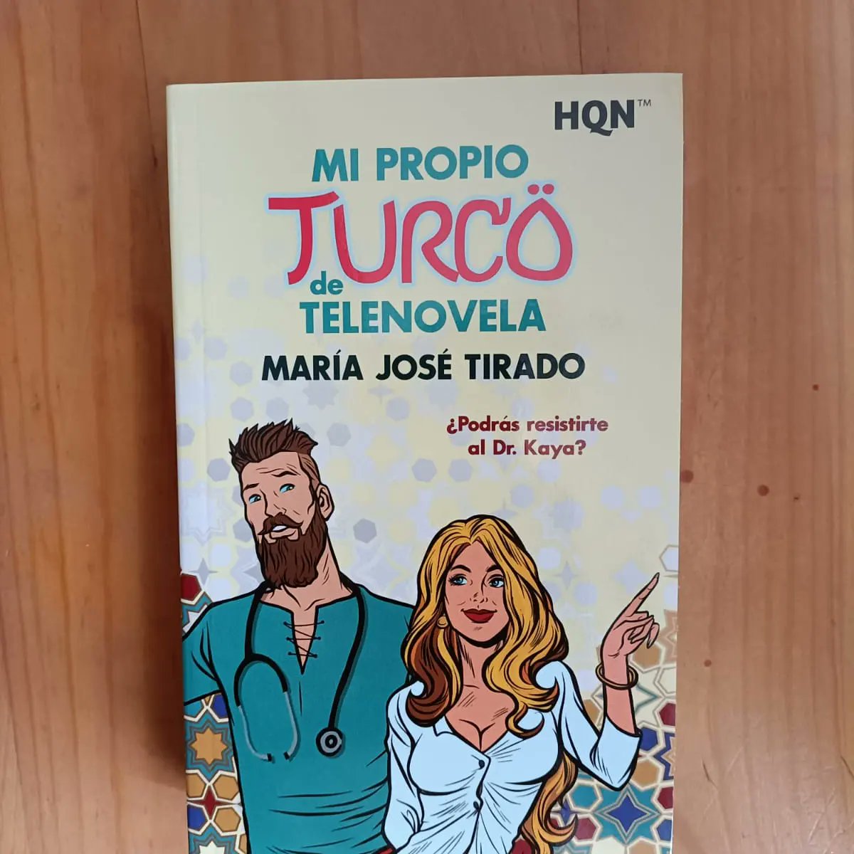 Feliz día de San Valentín!   Hoy os traemos la reseña de #MiPropioTurcoDeTelenovela de <a href="/marijosetirado/">maría josé tirado</a> <a href="/HARLEQUINLibros/">Harlequin Ibérica 📖</a> 

Sara Celona es una mujer luchadora que se desvive por sus dos hijos...

instagram.com/p/CZ9HAJlLJZX/…