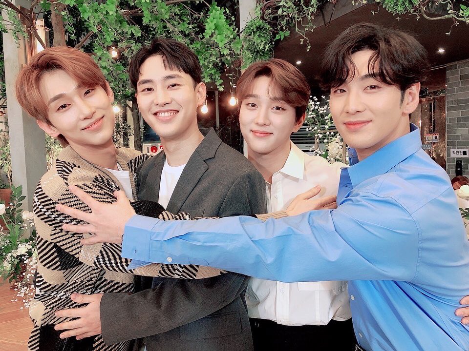 museezn's tweet photo. 뮤시즌을 행복하게 할 수 있는
마법의 힘💕

잠시후,
이퀄의 주인공들이 라이브로
뮤시즌과 함께 합니다
기대해주세요 🌞

생방송 바로가기 🌛
https://t.co/cu2QMHwXt9

#seezn #뮤시즌 #뮤지컬 #이퀄 #백호 #김경록 #정재환 #홍주찬 
@seezn https://t.co/9vi20f5UKo