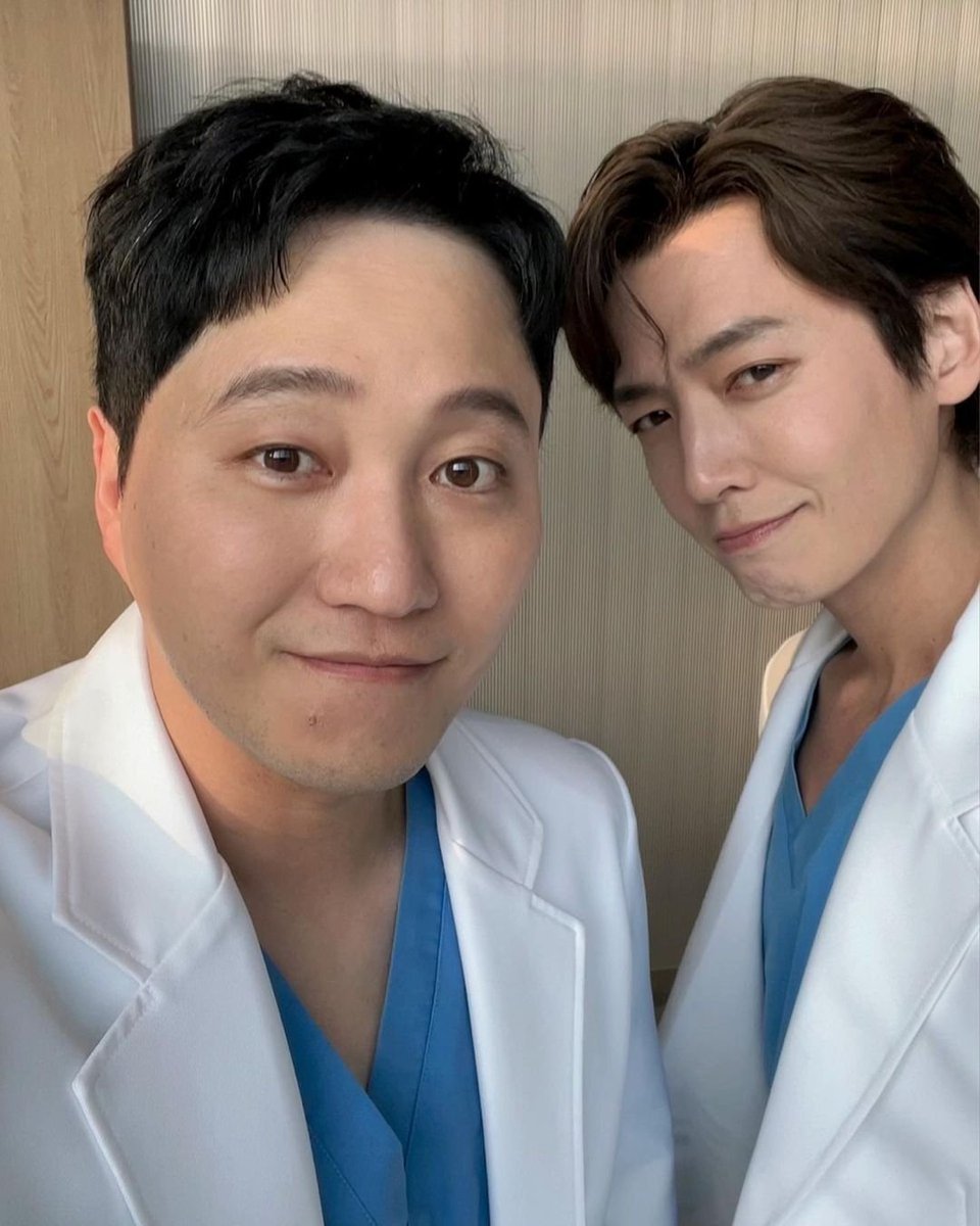 Another Yulje update from Kyungho! 🧐💕

Reposted from @/ jstar_allallj #슬기로운의사생활 #미도와파라솔 #곰팅이 🤗☺️🤗   

#HospitalPlaylist