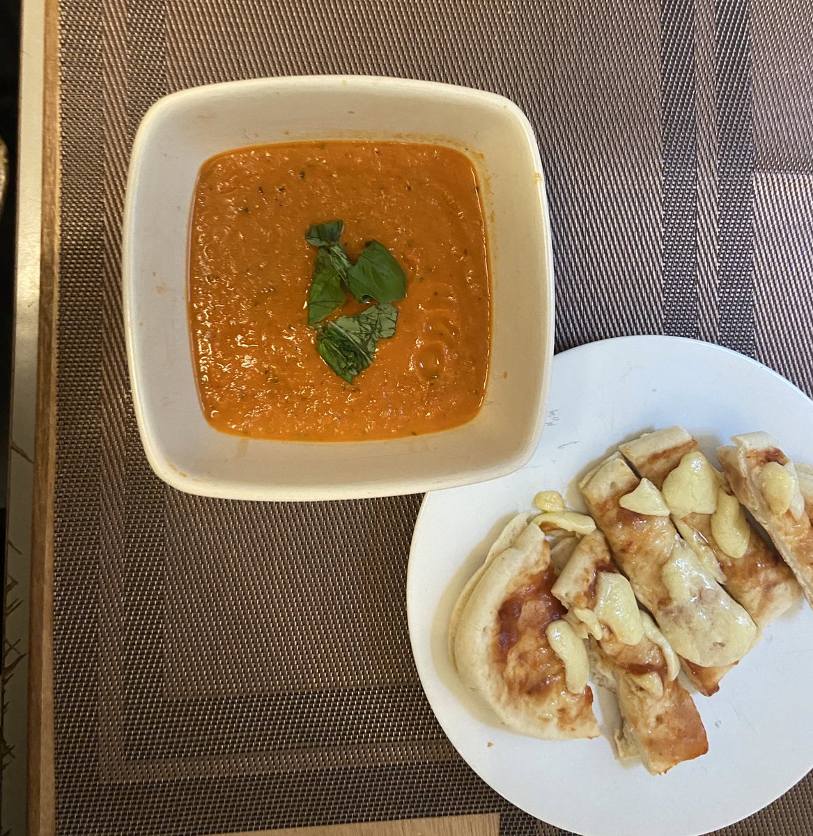 reindella's tweet photo. Apparently I’ve become the person who makes homemade roasted veg soup and sweet chilli &amp; cheese focaccia on a Sunday. I’m not complaining 🥣 https://t.co/MNh7hGgesl