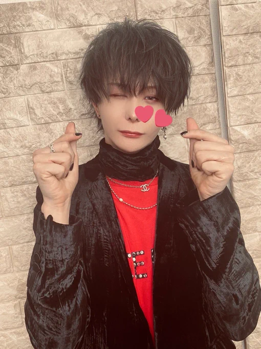 ハッピーバレンタイン🍫

6年ぶりに黒髪にしました🥀 
