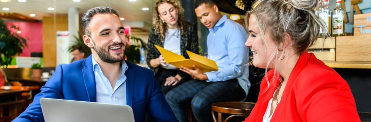 Studenten van de Digitale Werkplaats Arnhem Nijmegen helpen mkb’ers uit de regio Arnhem-Nijmegen gratis op het gebied van online ondernemen. Mkb’ers kunnen via een voucher advies krijgen over online marketing, website-optimalisatie en online vindbaarheid. bit.ly/3sFPDVj