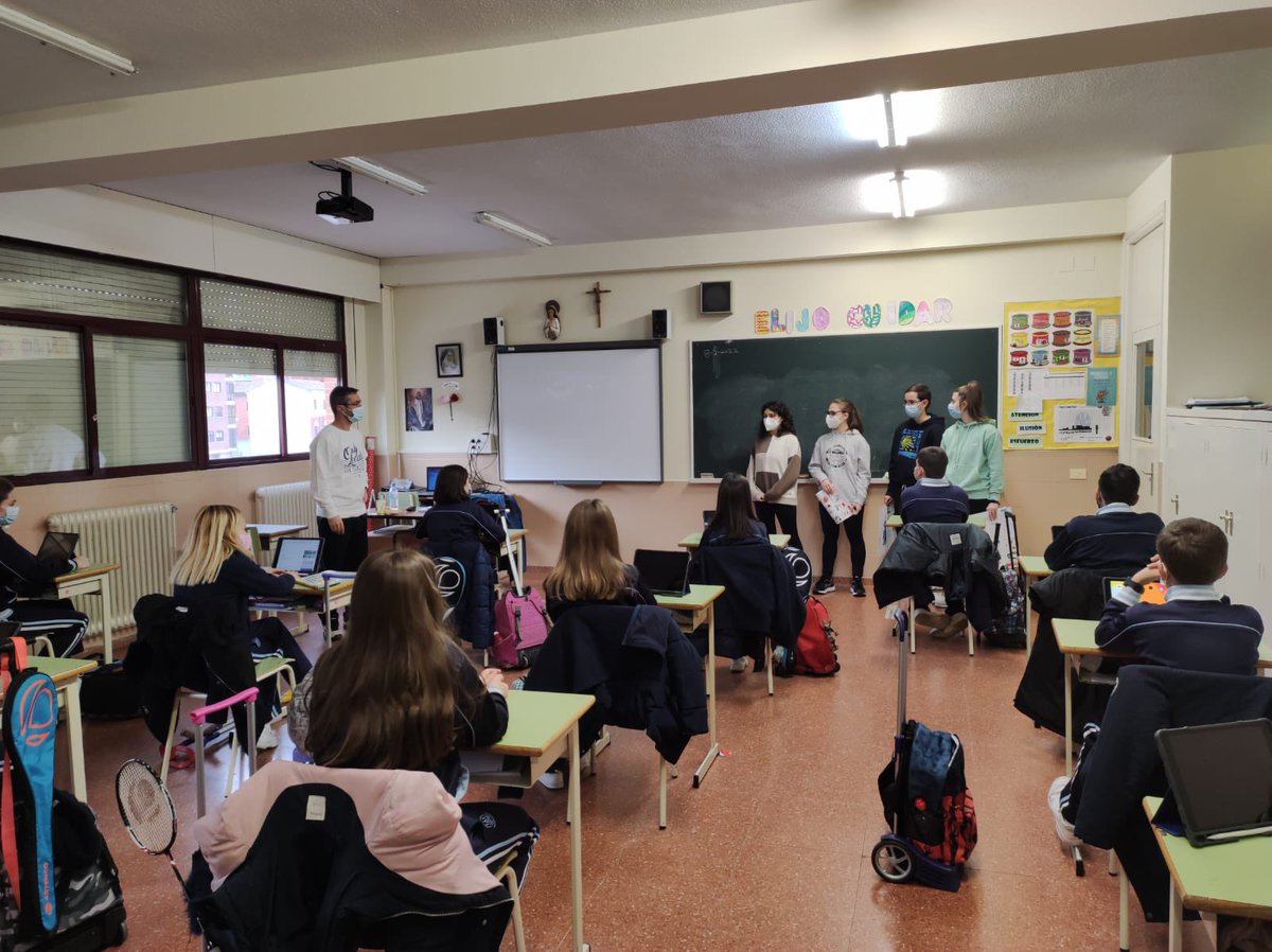 Neurochallenge2's tweet image. Seguimos informando al colegio sobre nuestro trabajo para intentar motivarlos. 
Gracias a @Educaixa #neurochallenge #educaixachallenge