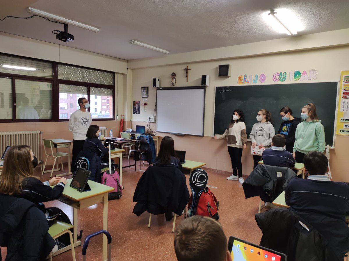 Neurochallenge2's tweet image. Seguimos informando al colegio sobre nuestro trabajo para intentar motivarlos. 
Gracias a @Educaixa #neurochallenge #educaixachallenge