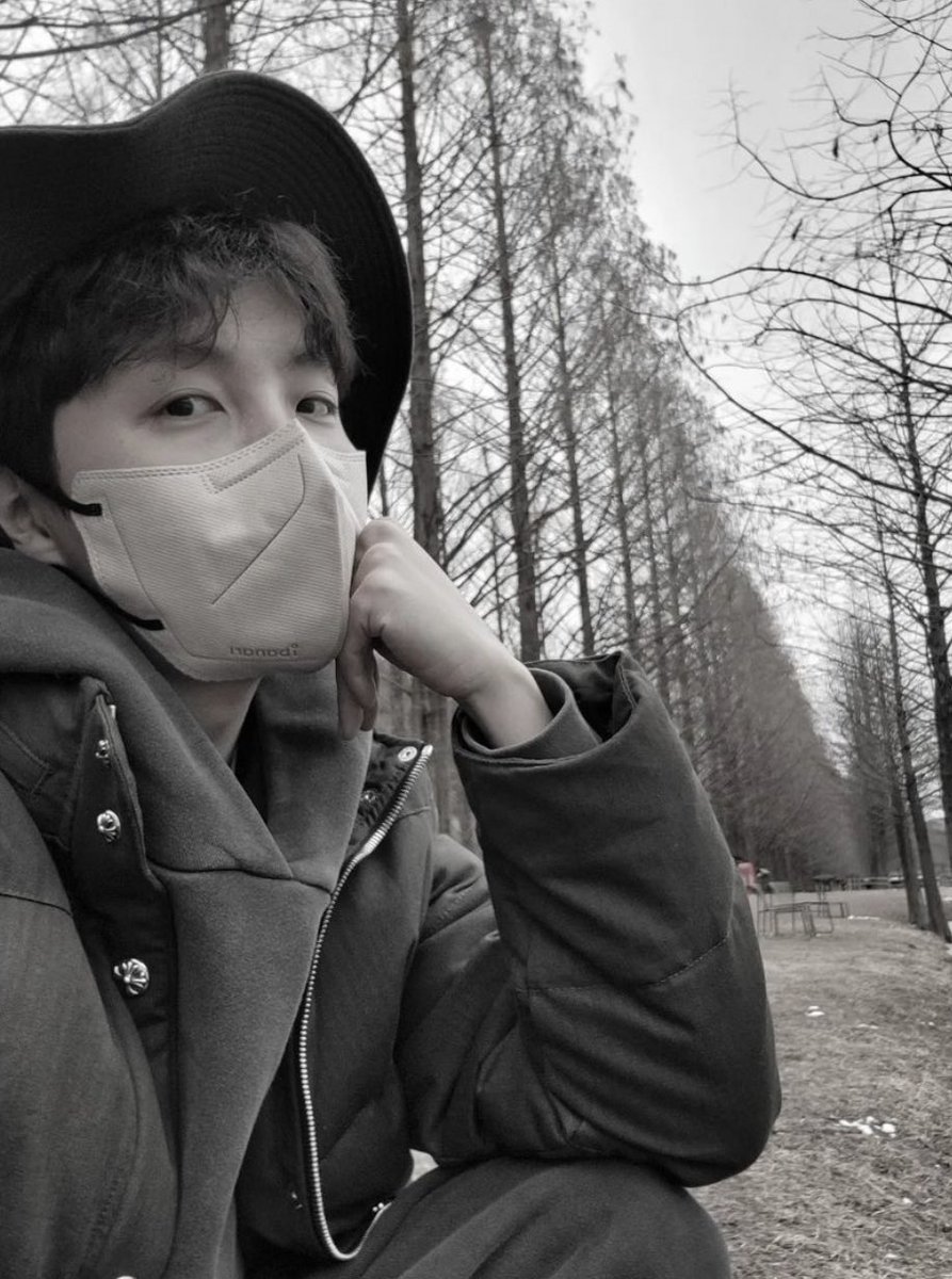 JHopexBTH's tweet photo. 💜 Retweet for vote #BTSARMY #BestFanArmy #iHeartAwards 
(@BTS_twt) https://t.co/SP4KIVLIR0